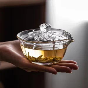 5oz high borosilicate clear glass gaiwan with lotus patterned lid, full product view