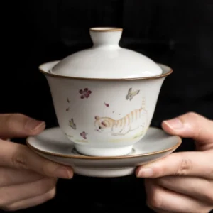Hand-painted cat and flower porcelain gaiwan full set with lid bowl and saucer