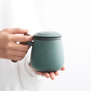 Minimalist ceramic tea mug with infuser and wooden lid green variant